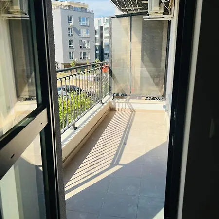 Strаwberry Apartment *