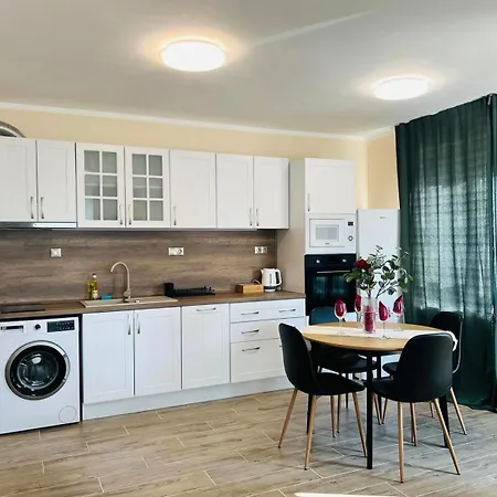 Strаwberry With Parking Place Apartament